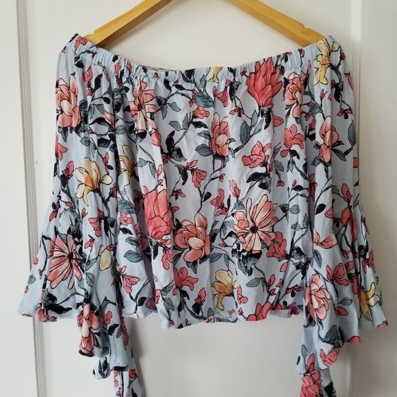 Lulus Tops - Lulu's Floral Off-Shoulder Flowy Sleeve Crop Top